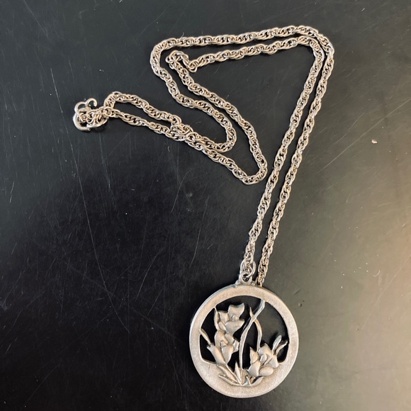 Vintage Pewter Floral Necklace - Picture 6 of 11